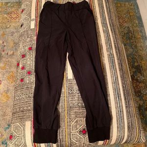Zella Getaway Pocket Lightweight Woven Joggers. Black. Size Small.